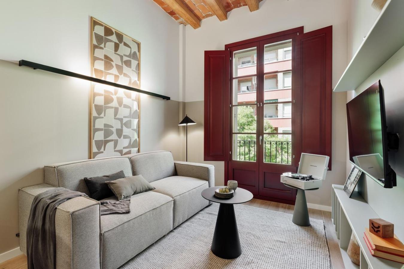 Castell - 2 Bedrooms And Balcony In Sant Antoni Barcelona